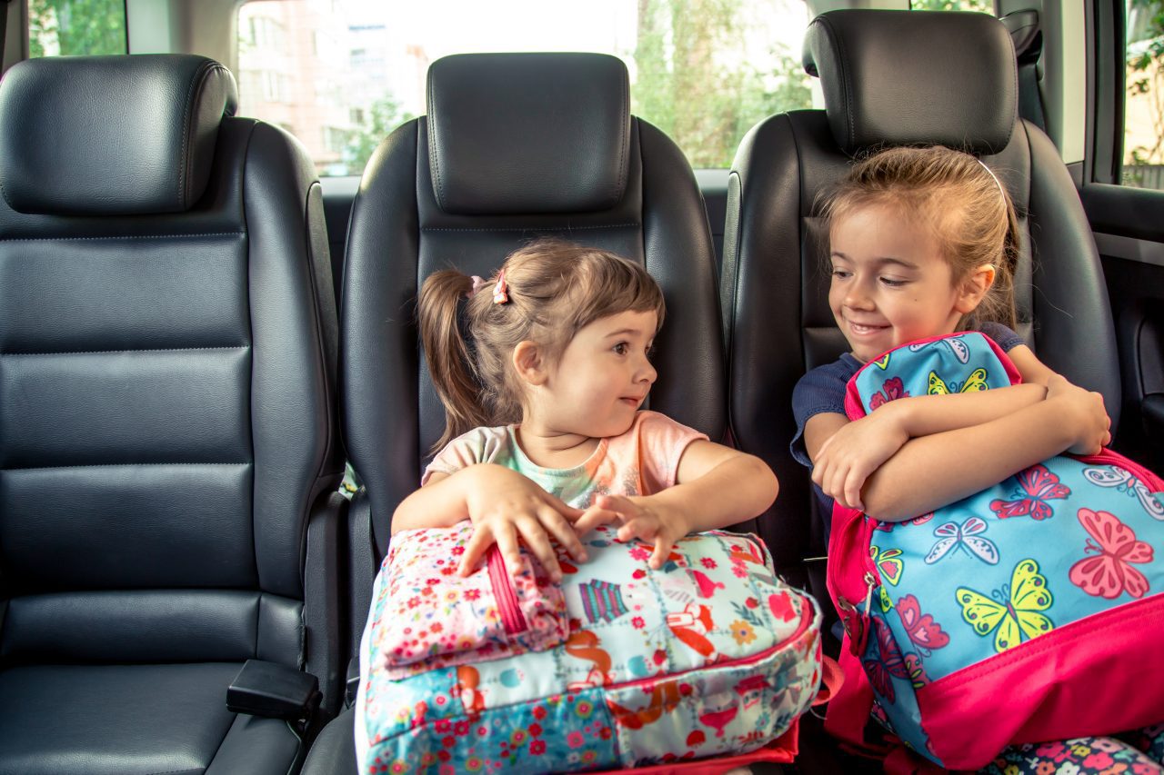 Trasporto bimbi in auto: 5 consigli per viaggiare sicuri