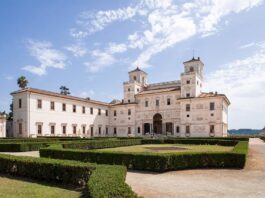 Brunello Cucinelli receives the 'Joaquín Navarro-Valls' Award;